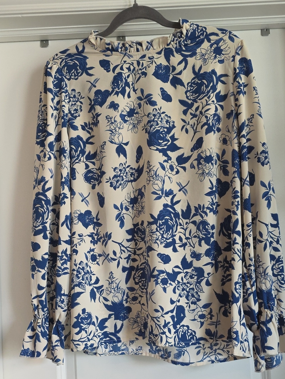 NWOT XL Cream Long-Sleeve Floral Blouse with Blue Print